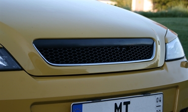 Kühlergrill ohne Emblem, schwarz passend für Opel Astra G